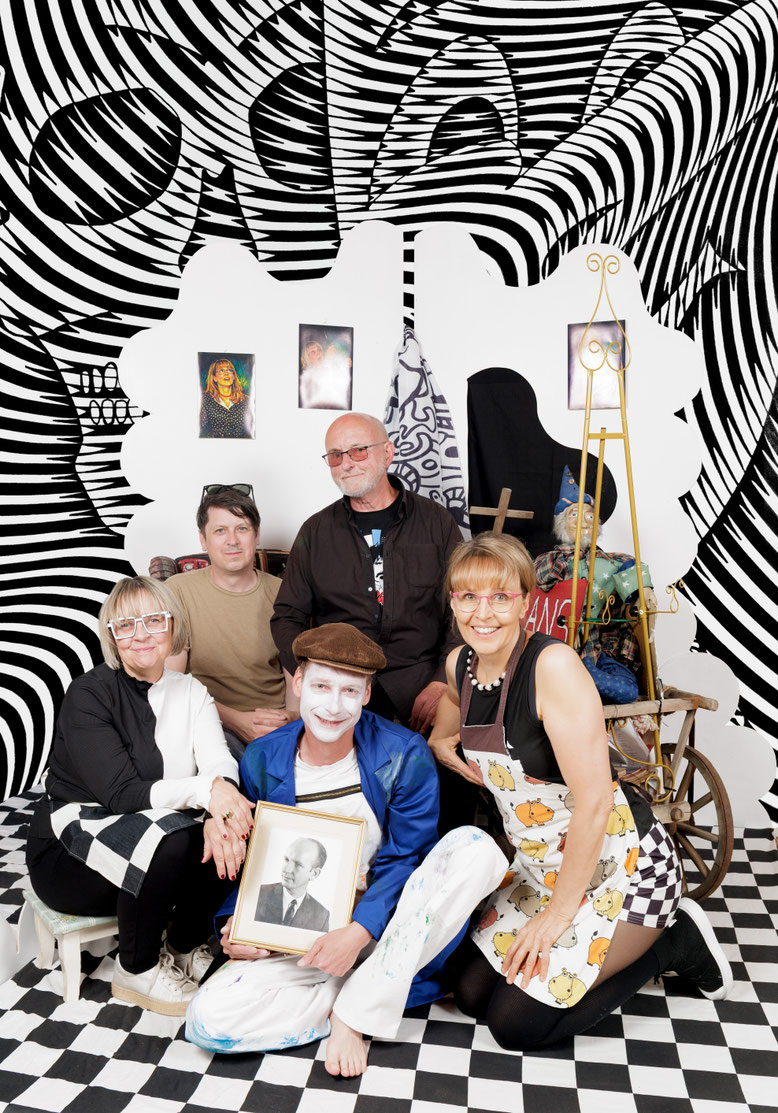 Ines Medenwald, Sebastian Pöschl, Christian Poser, Reinhard Straach und Stephanie Kammer öffneten als ScHerzberger die Pforten des KlunkerKabinetts (Foto: Christian Poser)  