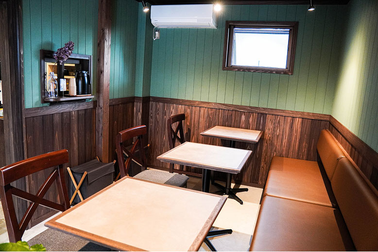 アンドカフェ - 落ち着いた雰囲気の店構えと店内