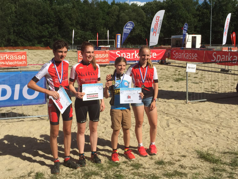 Photo: von links: Jakob Duckeck, Theresa Scheer, Carla Hahn und Andrea Kravanja