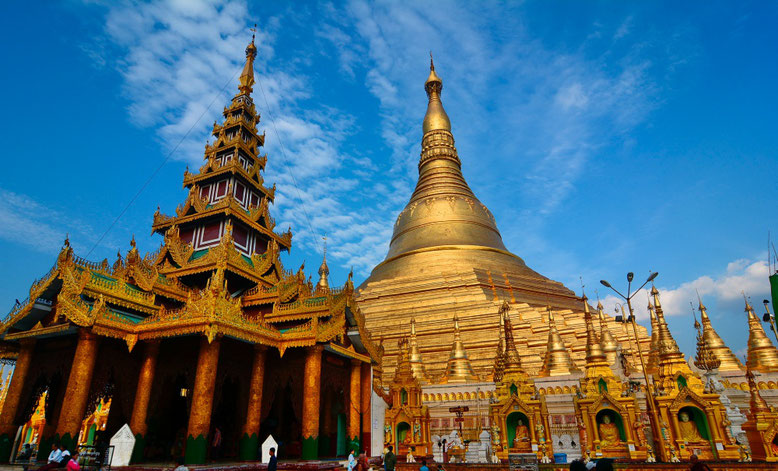 Top 10 Places You Should not Miss in Myanmar - Shwedagon
Pagoda