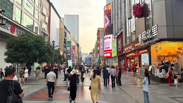 Chunxi North Lane a Chengdu, China (photo by Gabriele Ferrando - LA MIA ASIA)