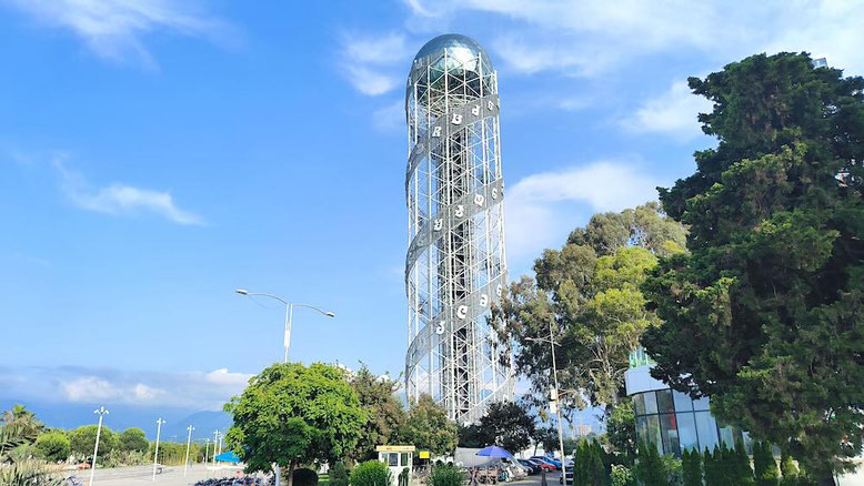 Cosa vedere a Batumi. Alphabetic Tower