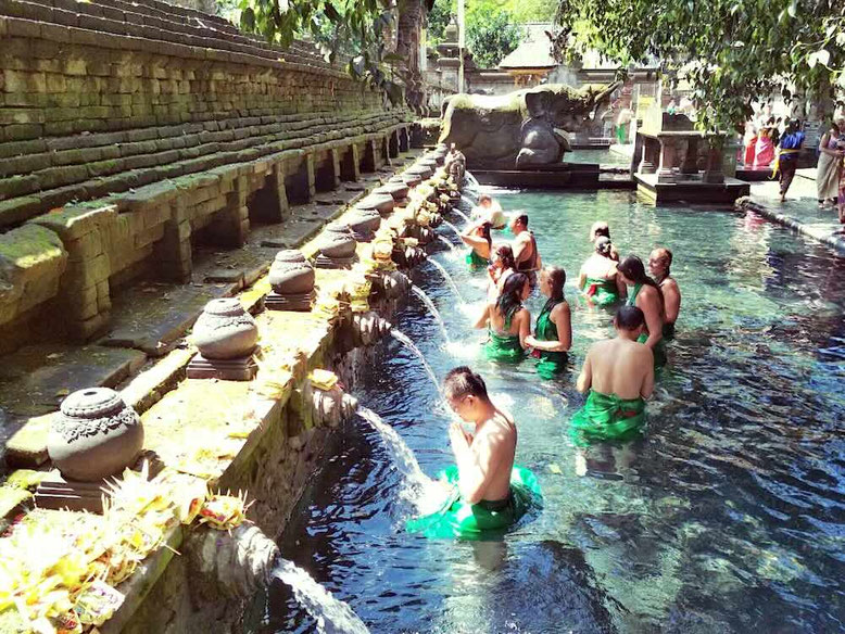 Le fonti scare di Tirta Empul (photo by Gabriele Ferrando - LA MIA ASIA)