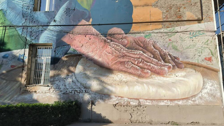 Dettaglio del murales With Love a Kutaisi, Georgia (photo by Gabriele Ferrando - LA MIA ASIA)