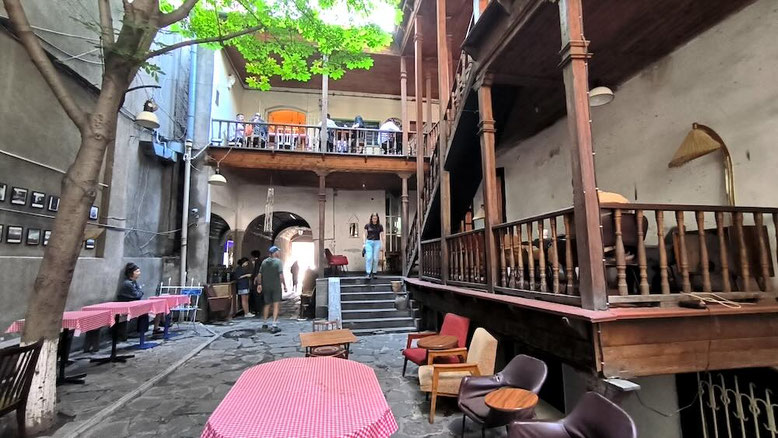 Mirzoyan Library Cafe a Yerevan (photo by Gabriele Ferrando - LA MIA ASIA)