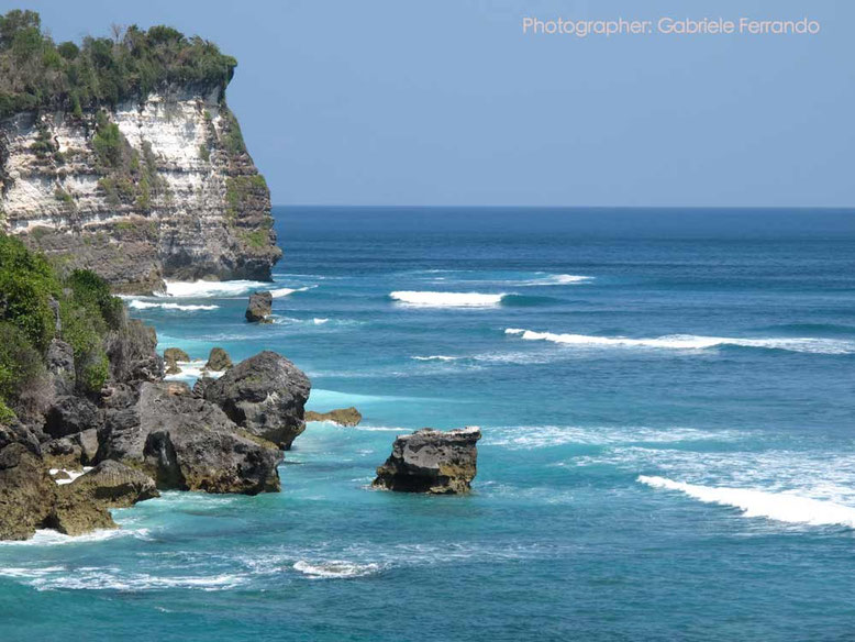 Scogliere ad Uluwatu (photo by Gabriele Ferrando - LA MIA ASIA)