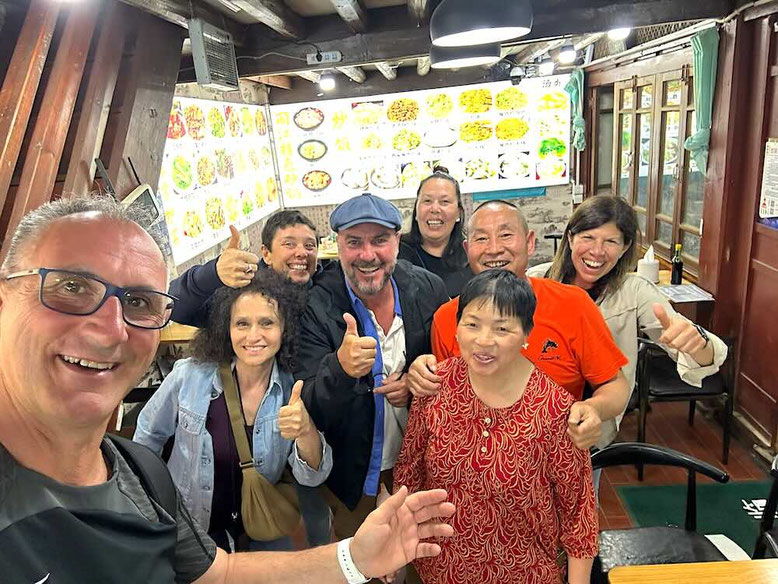 Foto di gruppo con i simpatici proprietari. APPROVATO! 