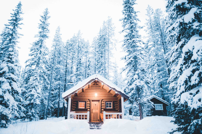 Canadian Rockies in Winter Storm Mountain Lodge cabin accommodation