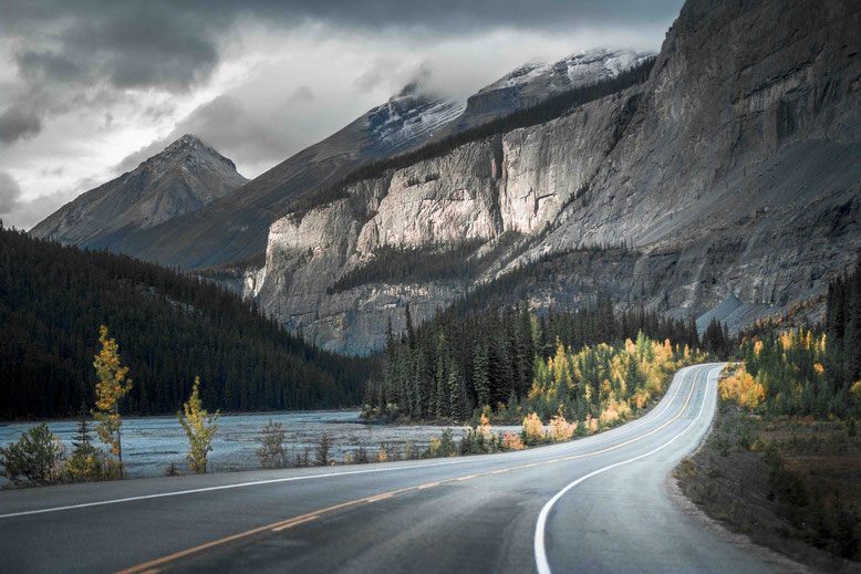 The Complete Guide to Travelling in the Canadian Rockies - Dreaming and  Wandering