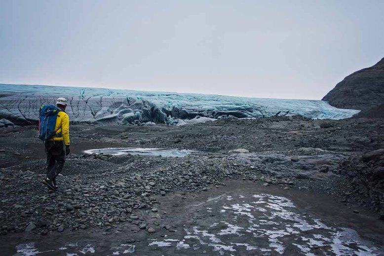 Approaching the glacier