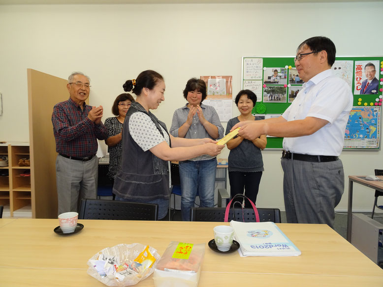 Word基礎講座修了証を授与される生徒