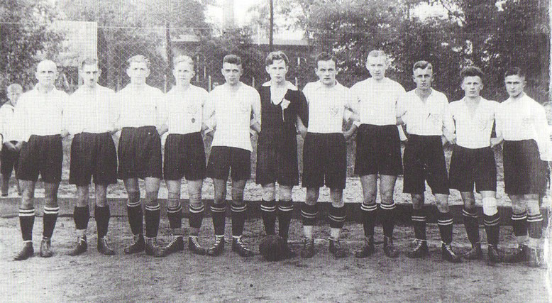 Die 1.Männermannschaft 1926 v.l.n.r.:Wilke, Herrmann, Wagner, Meißner, Winter, Freudenberg, H.Schaap, Schumann, Babbe, Rietze, E.Schaap.
