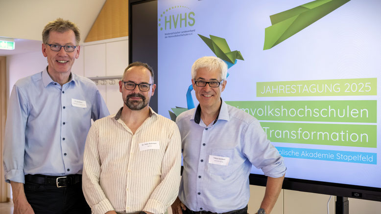 Dr. Jörg Matzen, Dr. Peter Buhrmann und Tobias Gombert auf der HVHS-Jahrestagung 2025 in Stapelfeld