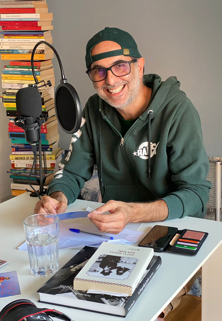 Fotografia di backstage di Nadia Bianchi dalla diretta radiofonica