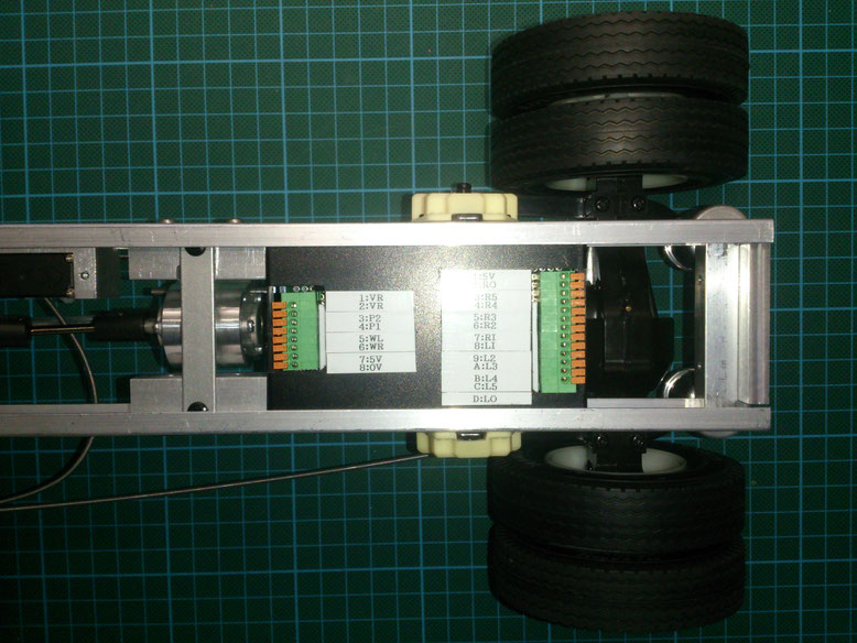 シーケンシャルウィンカー用モジュールの取り付け