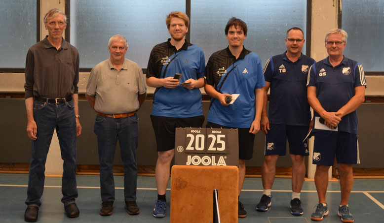 V.l.n.r.: Hans-Otto Glogau und Dieter Hannebacher (Platz 2), Jakob und Ben Schneider (Platz 1), Thorsten Breuer und Gerd Schlobohm (Platz 3)