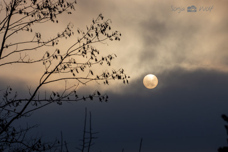 Sonne hinter Wolken