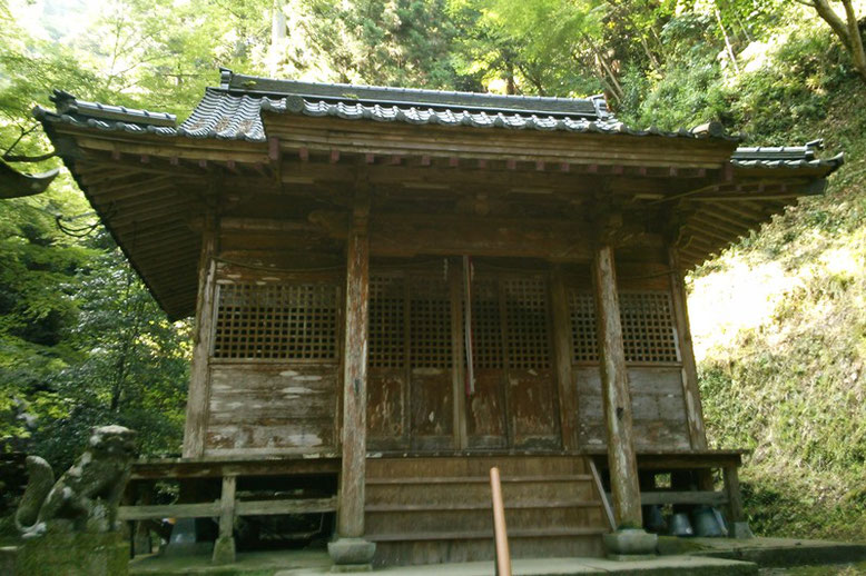 後鳥羽神社拝殿の写真