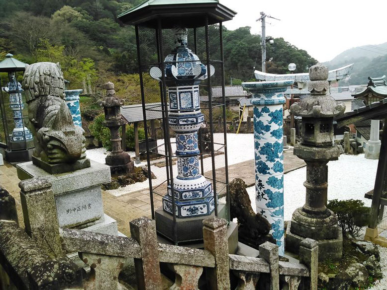 陶山神社拝殿前の写真