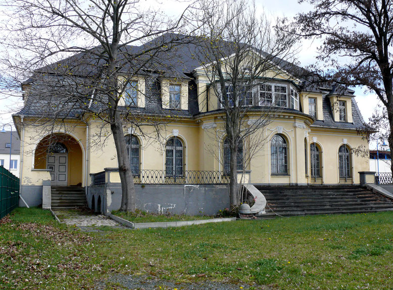Das "Weisse Haus" in Oelsnitz, wahrscheinlich die Wohnung eines Grubendirektors. © W. Thiele 2012