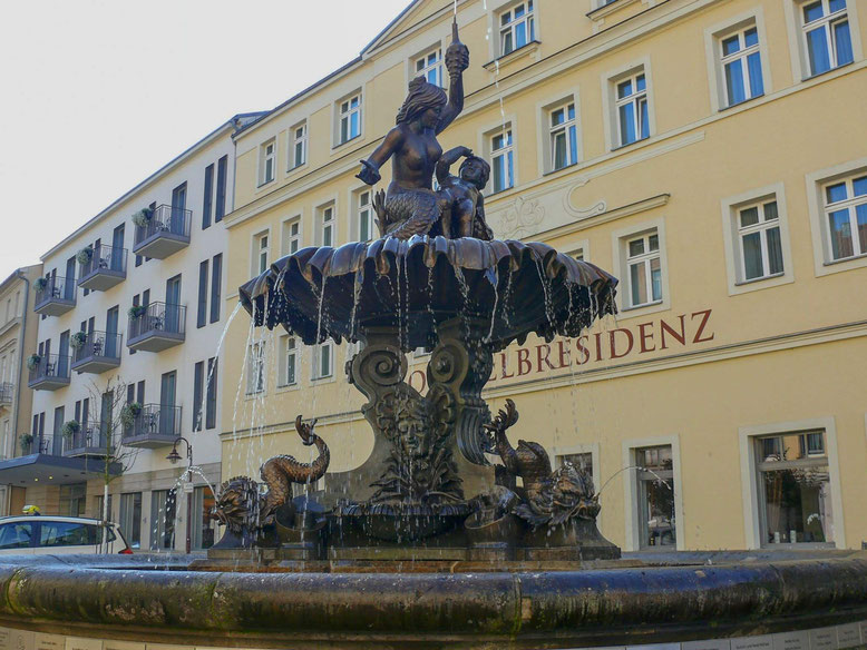 Der "Sendigbrunnen" auf dem Marktplatz von Bad Schandau © W. Thiele 2012