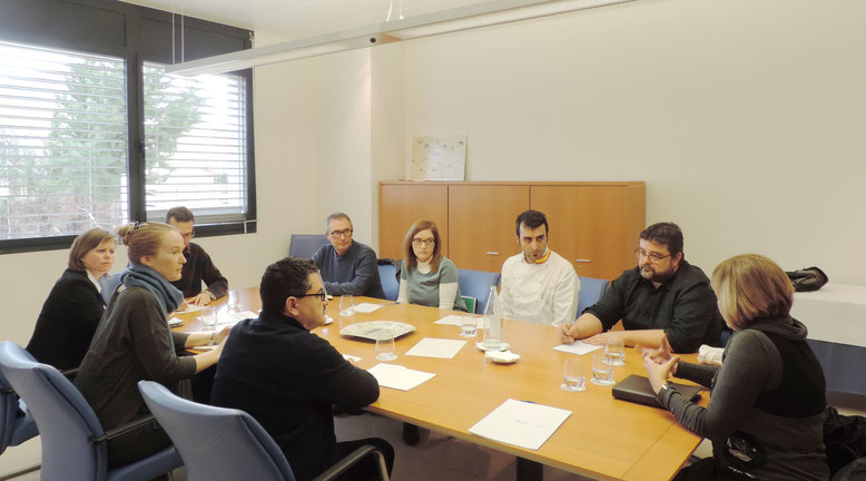 REUNIÓN EN EL CDT DE DÉNIA. Ayuntamiento, docentes, la dirección del IES Maria Ivars, Aehtma y la delegación de Bergen. 