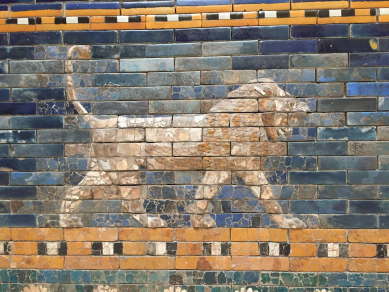 Löwenrelief, 85 cm hoch