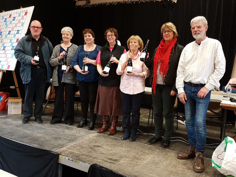 (de g à d) Alain Hue, Annette Goizet, Laurence Tournay, Françoise Leclerc, Jocelyne Allard et Philippe Legrand, président de Beuzeville