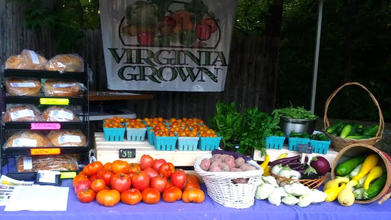 Photo of Purple Rooster Organics vegetables and bread at South Street Barn Market