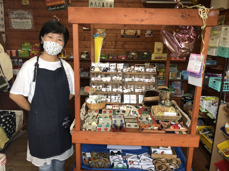 駄菓子屋マルシェ事務局の藤嶋さん