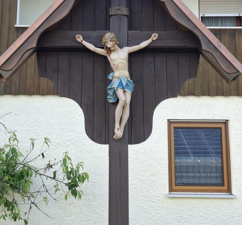 R.C. von Aufwind Restaurierung Altes Christus am Kreuz Atelier Aufwind in Freienried