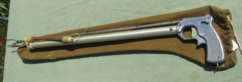 Premier modèle à sandows (sans doute copié sur les fusils français) P-1 produit à l'usine Arsenal kiewskly vers 1963