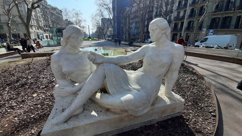 Ампурдан - уличная скульптура Барселоны