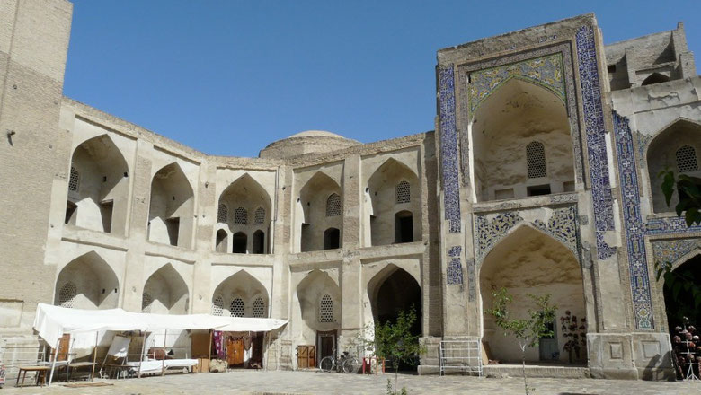 L'interieur d'une madrassa (ecole coranique) a Bukhara