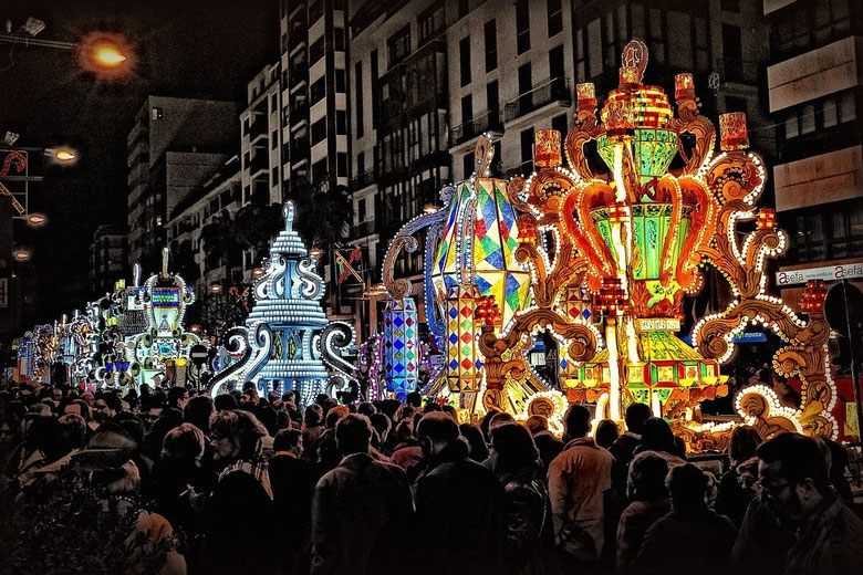 Fiestas de la Magdalena: Son las fiestas mayores de Castellón de la Plana. En ellas se conmemora los orígenes de la ciudad, recordando el traslado de la ciudad  desde la colina de la magdalena, hasta el litoral en 1251.