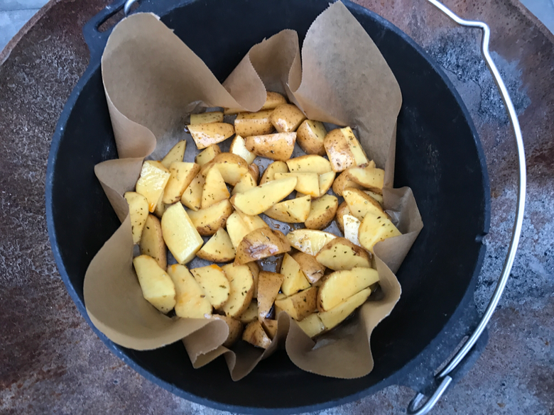 Kartoffel Wedges aus dem Dutch Oven Barrybbq Grillblog