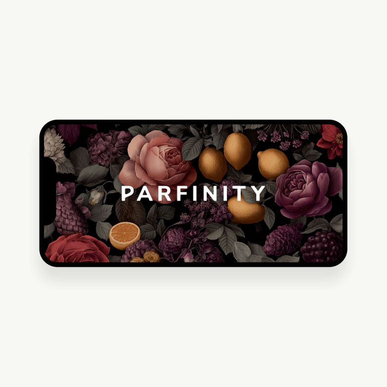 Weißes Parfinity-Logo auf floralem Hintergrund als Teil der visuellen Markenidentität einer Kosmetikmarke