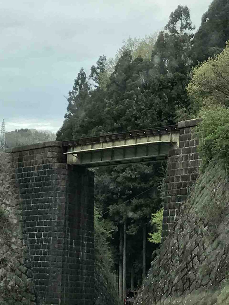 100年以上前につくられた磐越東線の陸橋