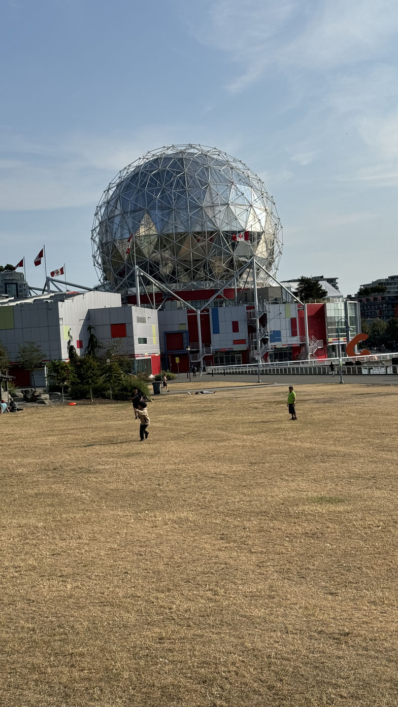 Erster Spaziergang zum Science Center