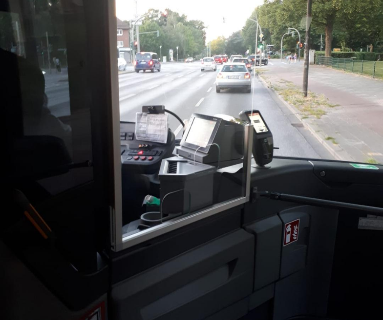 Einstieg vorne und Fahrkartenkauf wieder möglich Alle HVVBusse mit