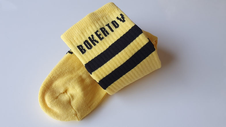 Kleurrijke sokken laten maken met eigen logo