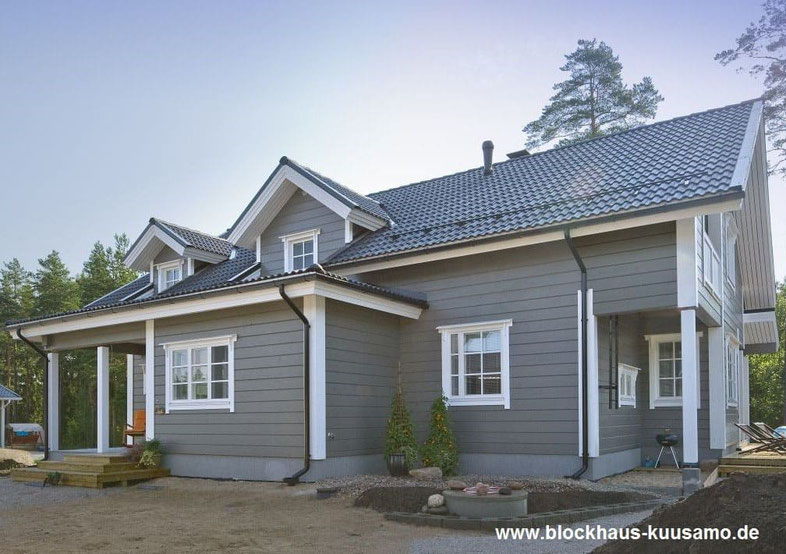 Wohnblockhaus mit "Cityeck" - Blockhaus, Holzhaus, Holzbau, Bauen, Holzhäuser, Blockhäuser, Hausbau, Wohnhaus, Blockhausbau, Dach, Hausdach, Ziegeldach, Ziegel, Reetdach, Schiefer, Gründach, Dachdecker, Dacheindeckung, Dachdämmung
