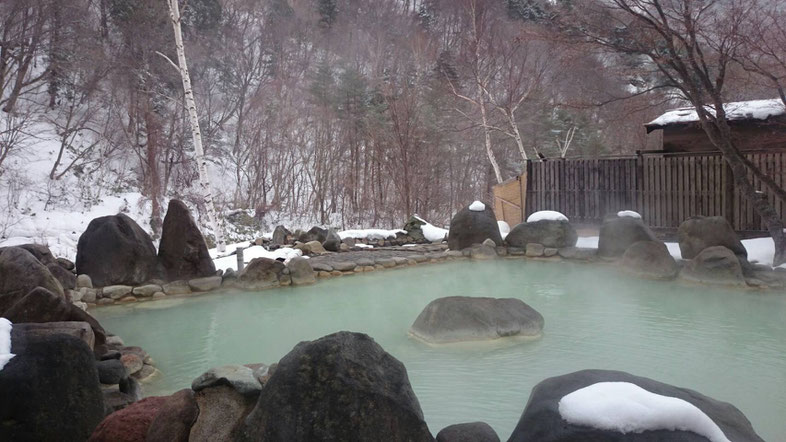 七味温泉　渓山亭の野天風呂　恵の湯