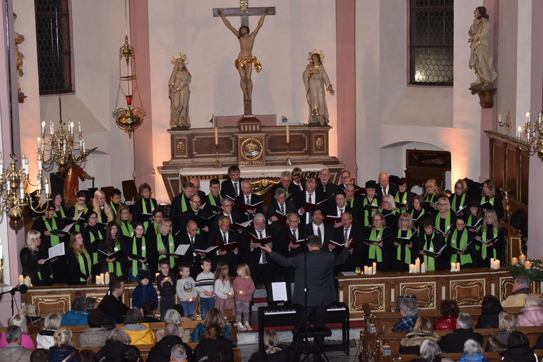 MGV Frohsinn, Gospel Voices und die Lichterkinder Carl, Josua, Mara, Milan, Philipp, Jara und Floris