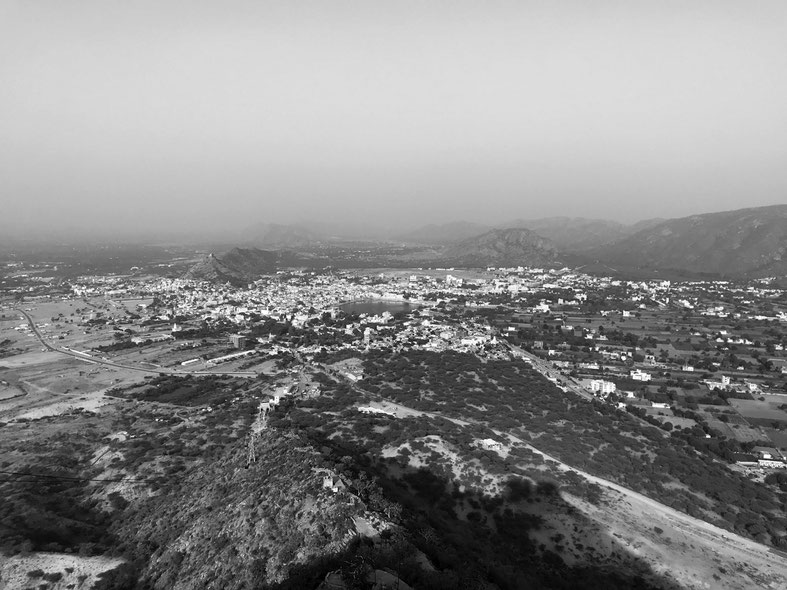 Blick vom Ratnagiri Hill auf Pushkar