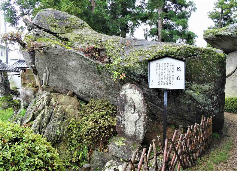 国指定名勝（奥の細道風景地）安達ケ原鬼婆の岩屋と黒塚の観世寺