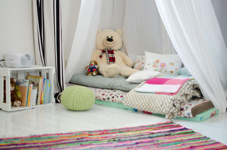 Kinderzimmer Mädchen mit Kuschelecke