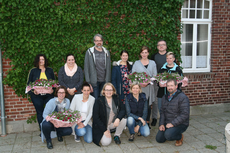 v.l.n.r.: Monika Goldenstein, Petra Ströhl, Kerstin Schomakers, Maike Korten, Markus Klaßen, Nina Meyners, Nadine Sebers, Heike Fortmann, Ulrike Behrens, Andreas Korten, Christine Schmitz, Klaus Meyners