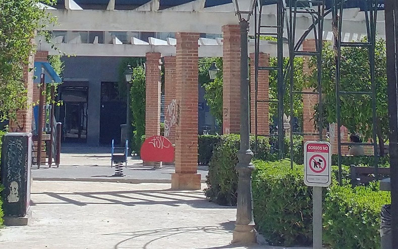 Ubicado cerca de la calle Juan de Vilarrasa y Santa Teresa, hoy día el palacio ha desaparecido, quedando solo los Jardines de Parcent como vestigio. 