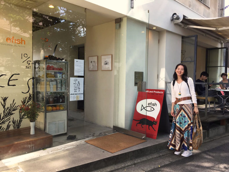 京都のカフェefishさんの前にて/ photo by Toko